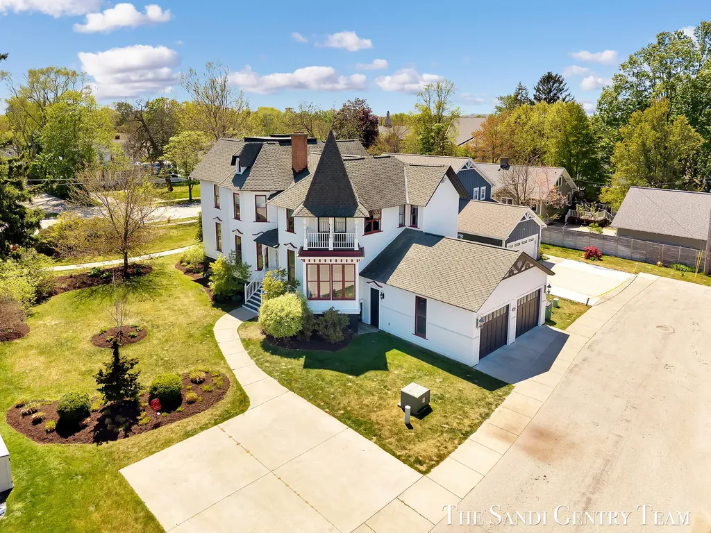 318 Rachaels Way Spring Lake Village MI 49456