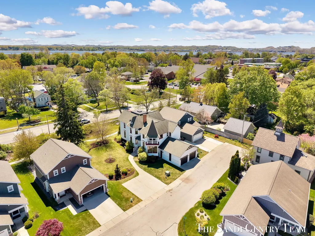 318 Rachaels Way Spring Lake Village MI 49456