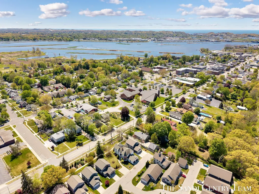 318 Rachaels Way Spring Lake Village MI 49456