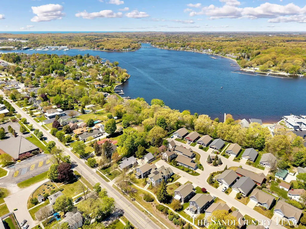 318 Rachaels Way Spring Lake Village MI 49456