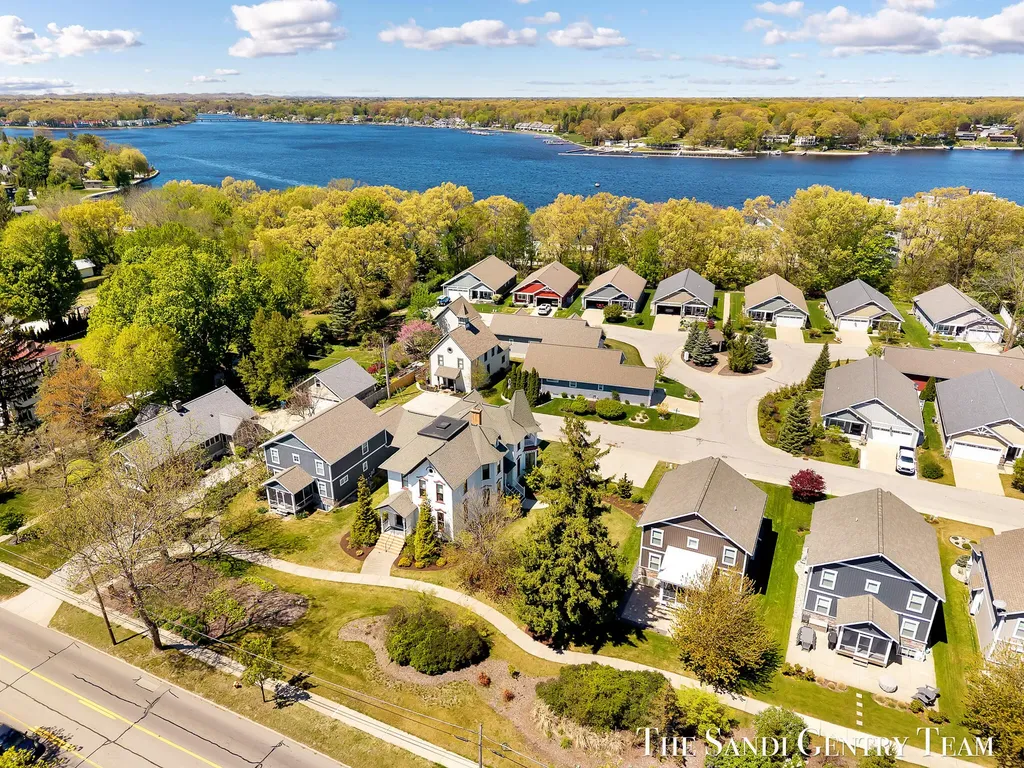 318 Rachaels Way Spring Lake Village MI 49456