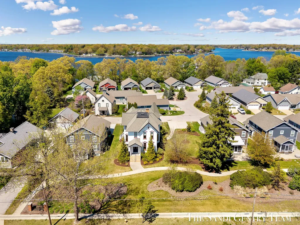 318 Rachaels Way Spring Lake Village MI 49456