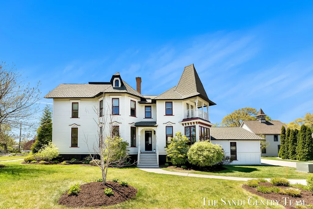 318 Rachaels Way Spring Lake Village MI 49456