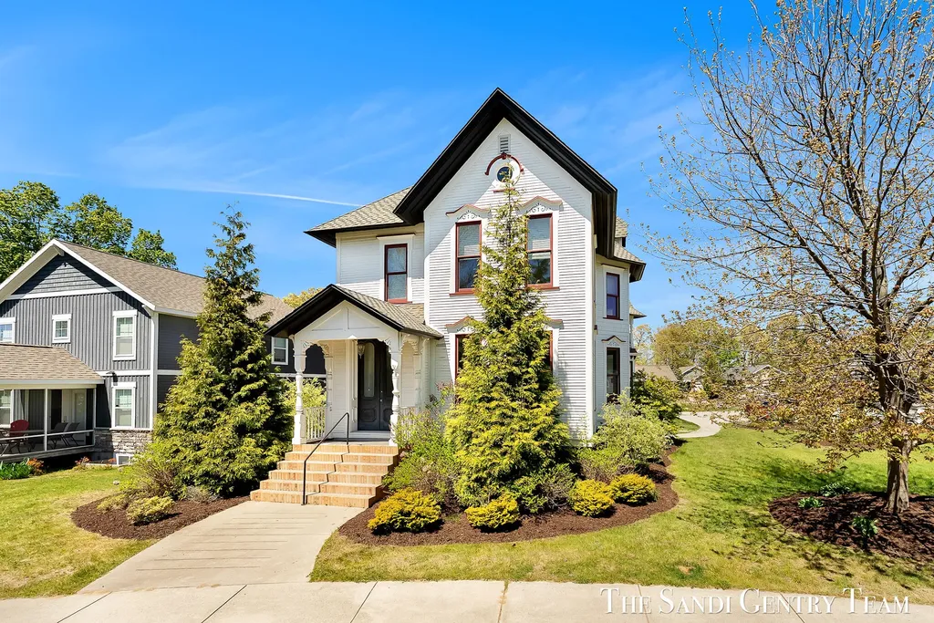 318 Rachaels Way Spring Lake Village MI 49456