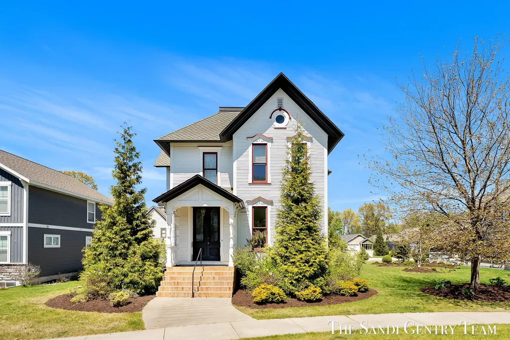 318 Rachaels Way Spring Lake Village MI 49456