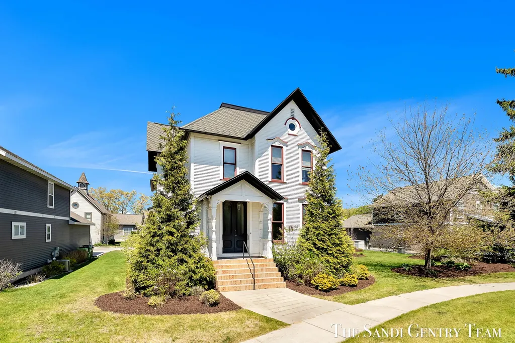 318 Rachaels Way Spring Lake Village MI 49456