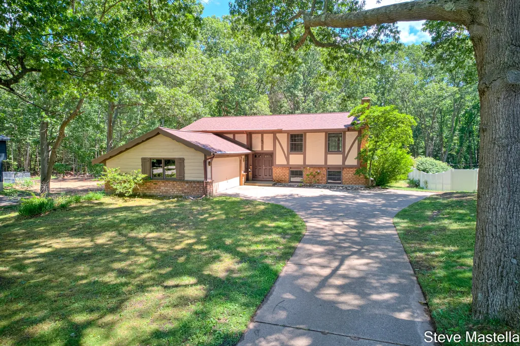 18746 N Fruitport Road Spring Lake Township MI 49456