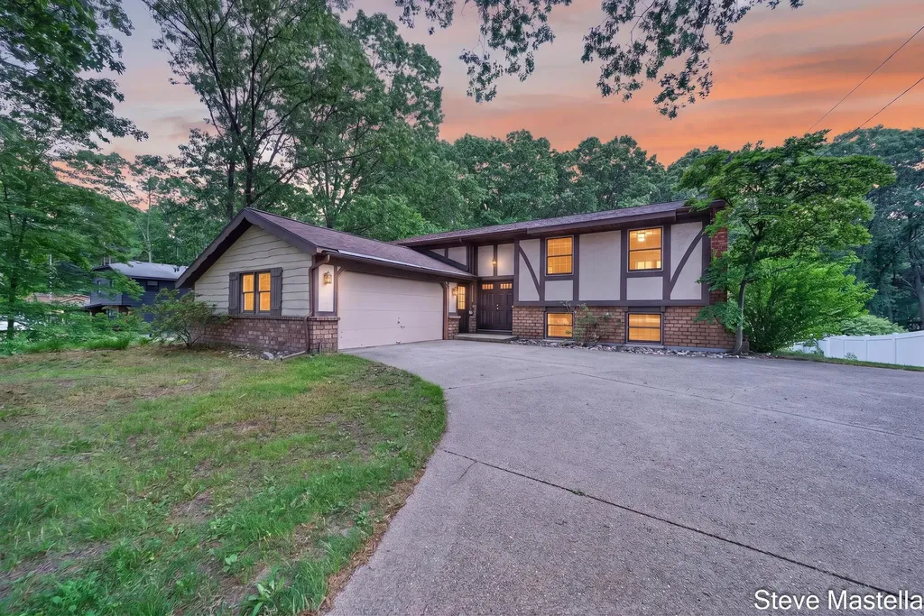 18746 N Fruitport Road Spring Lake Township MI 49456