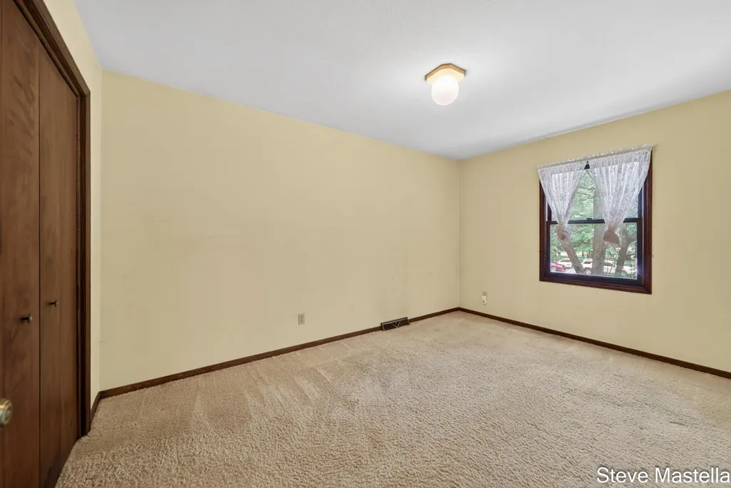 18746 N Fruitport Road Spring Lake Township MI 49456