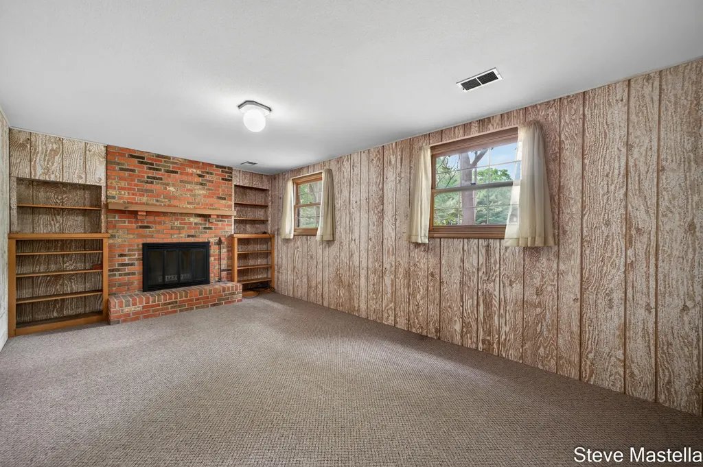 18746 N Fruitport Road Spring Lake Township MI 49456