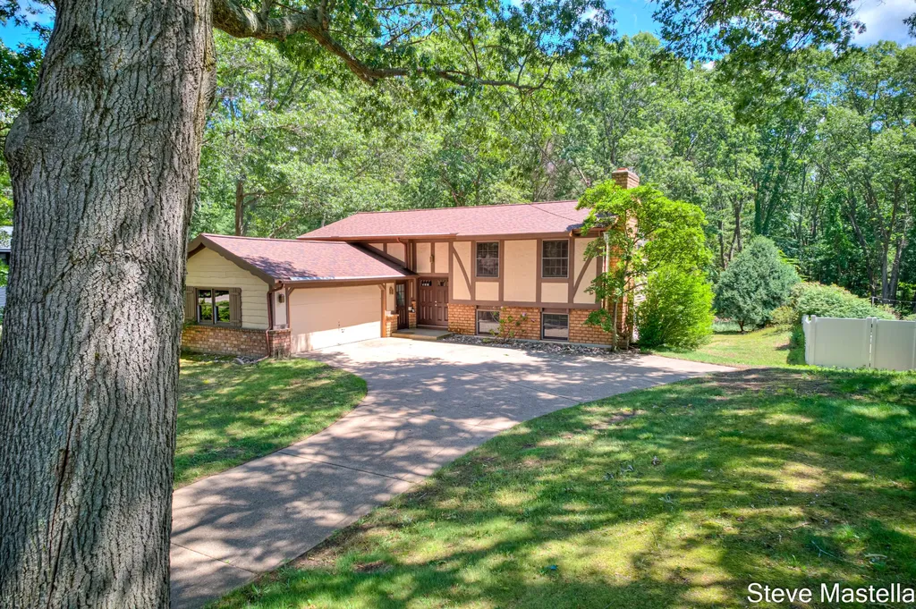 18746 N Fruitport Road Spring Lake Township MI 49456