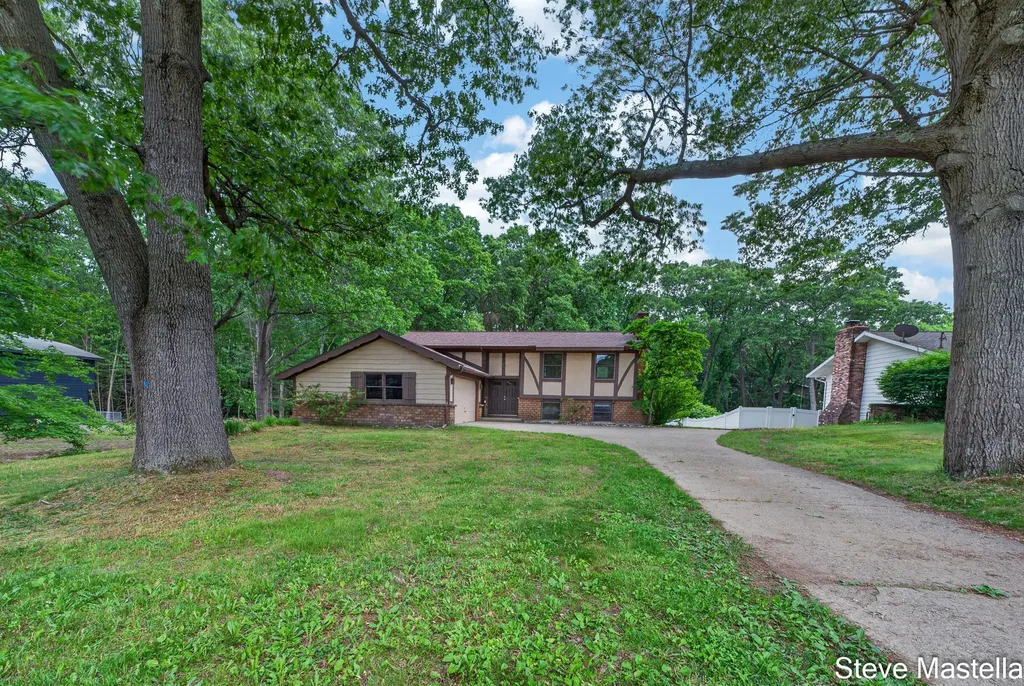 18746 N Fruitport Road Spring Lake Township MI 49456