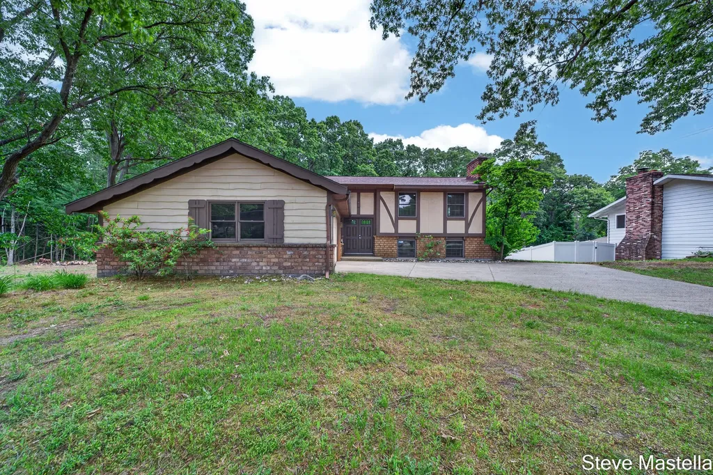 18746 N Fruitport Road Spring Lake Township MI 49456