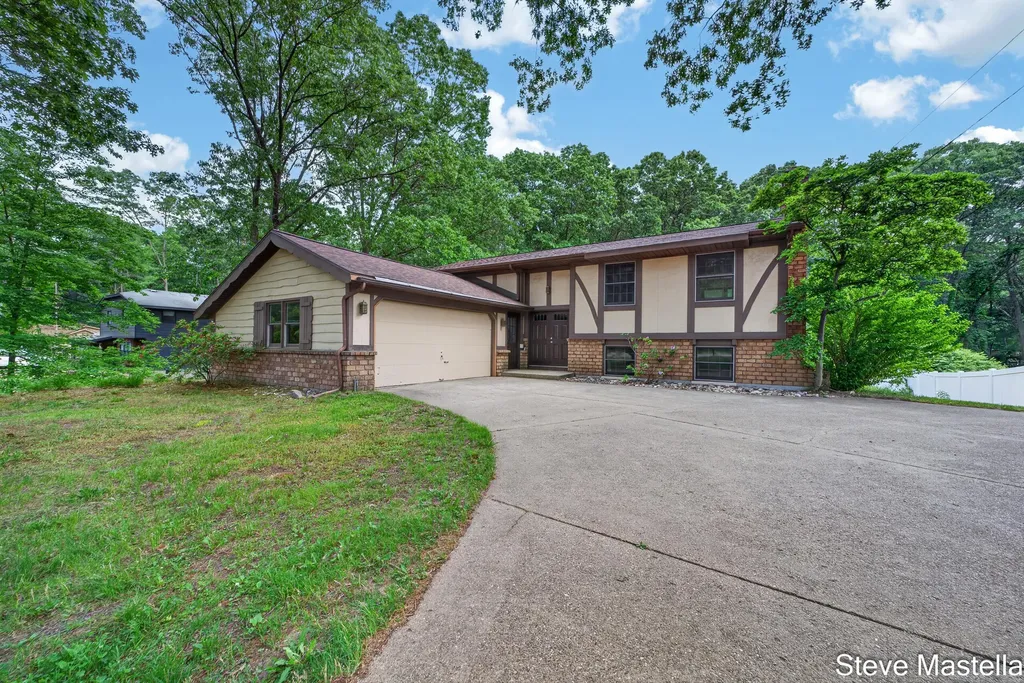 18746 N Fruitport Road Spring Lake Township MI 49456