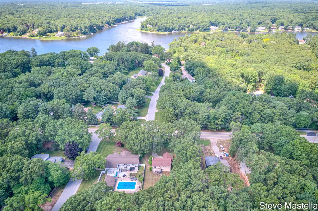 18746 N Fruitport Road Spring Lake Township MI 49456
