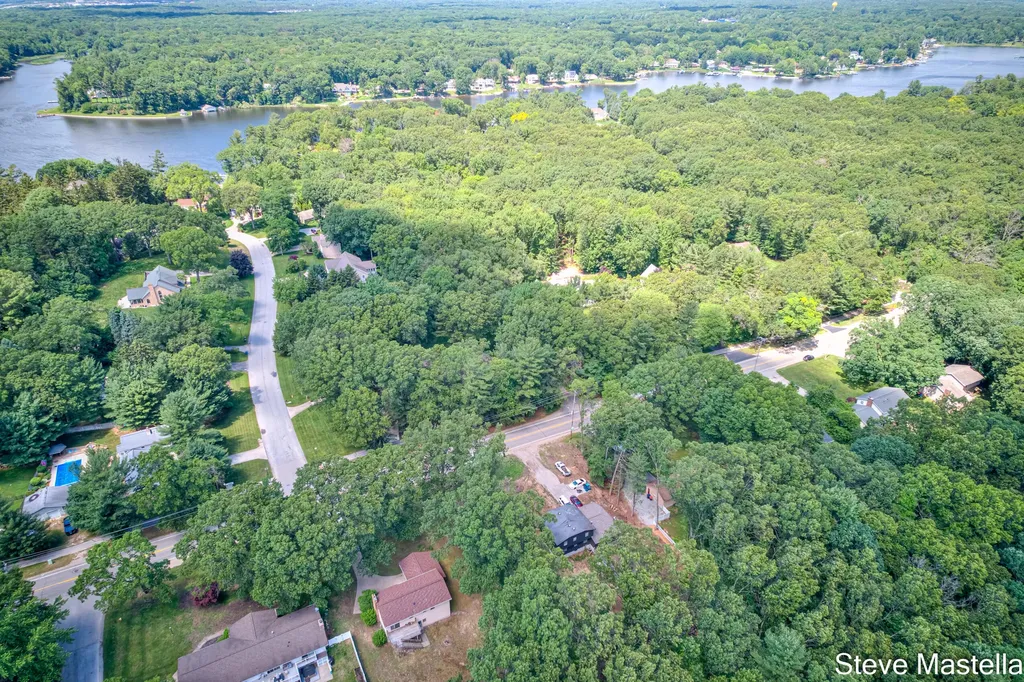 18746 N Fruitport Road Spring Lake Township MI 49456