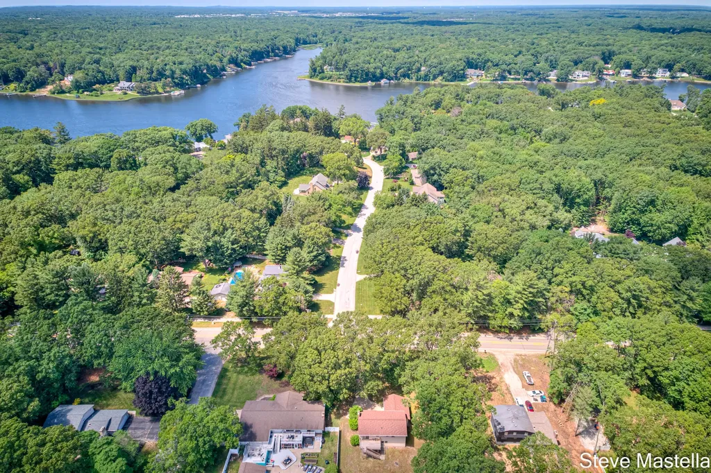 18746 N Fruitport Road Spring Lake Township MI 49456