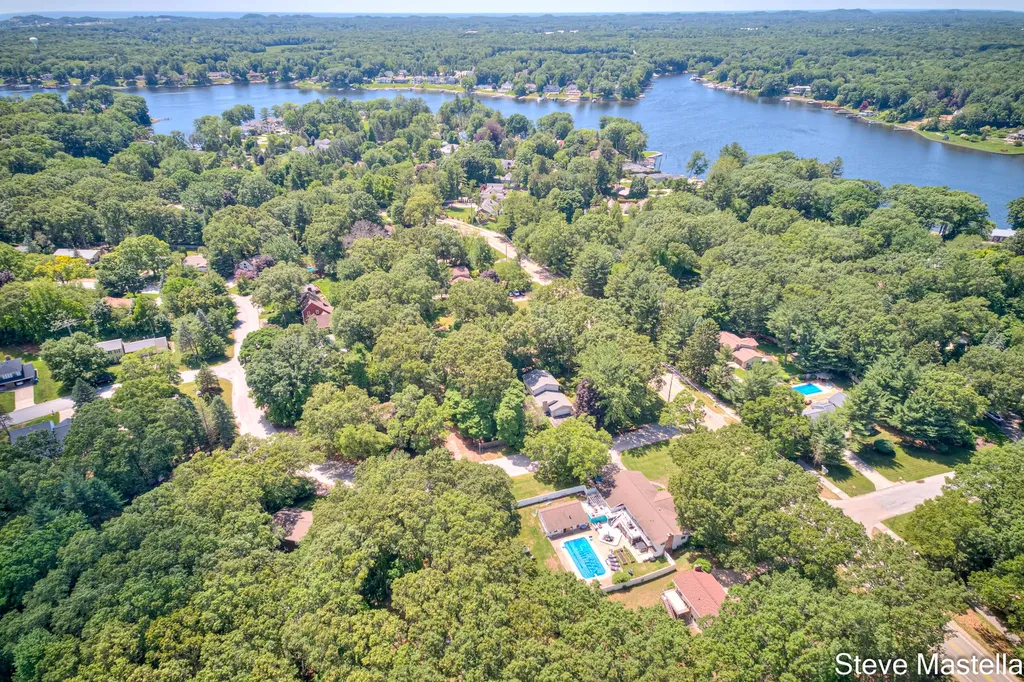 18746 N Fruitport Road Spring Lake Township MI 49456