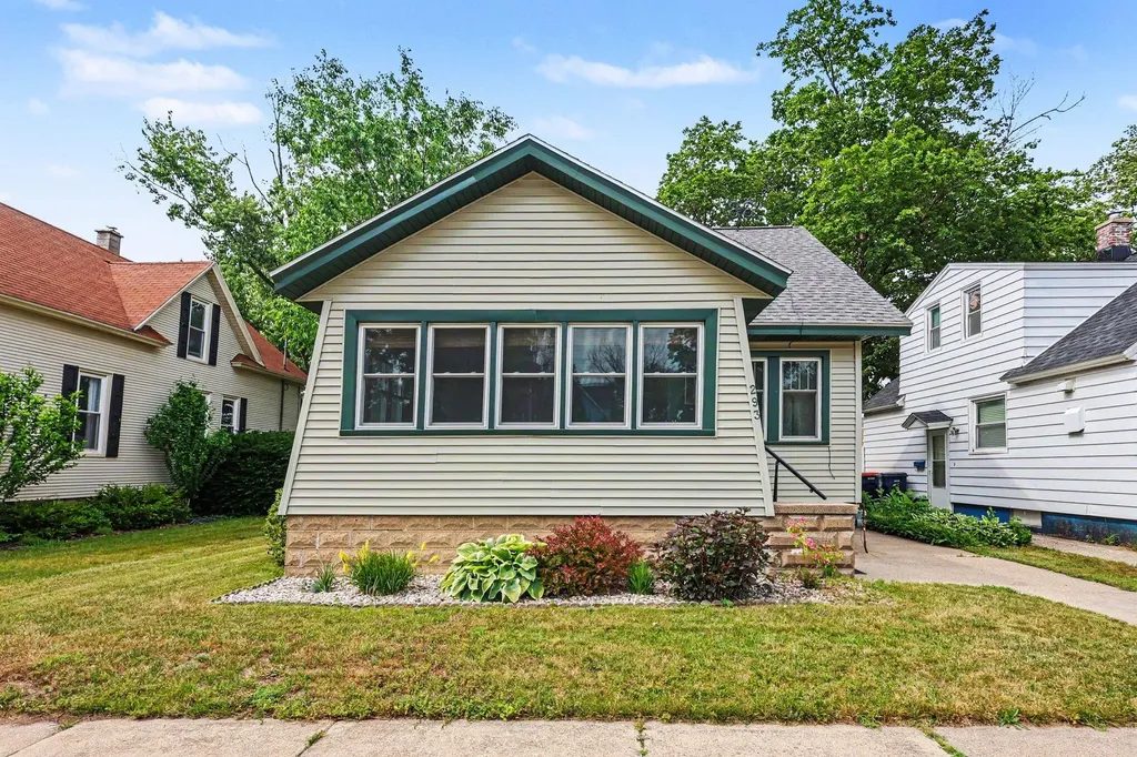 293 W 20th Street Holland City MI 49423