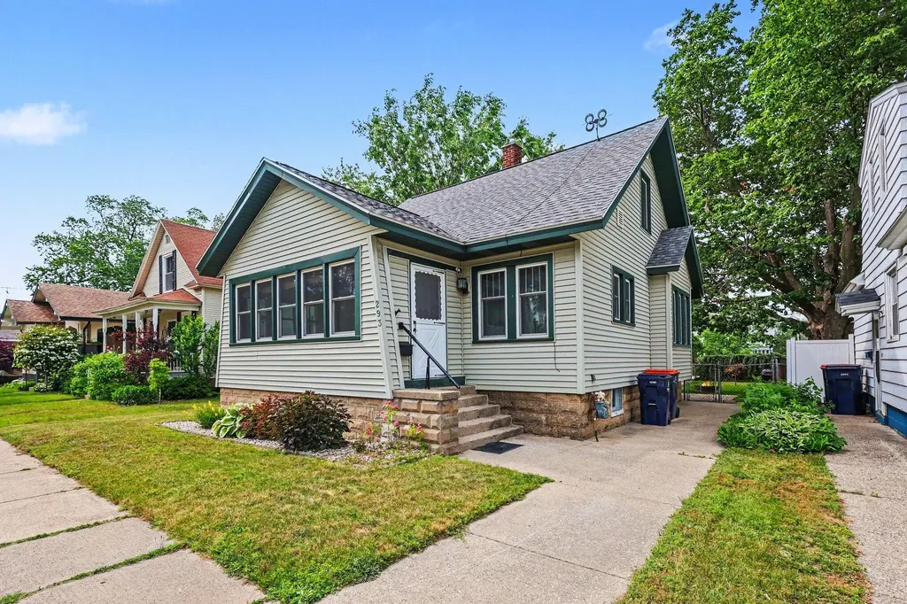 293 W 20th Street Holland City MI 49423