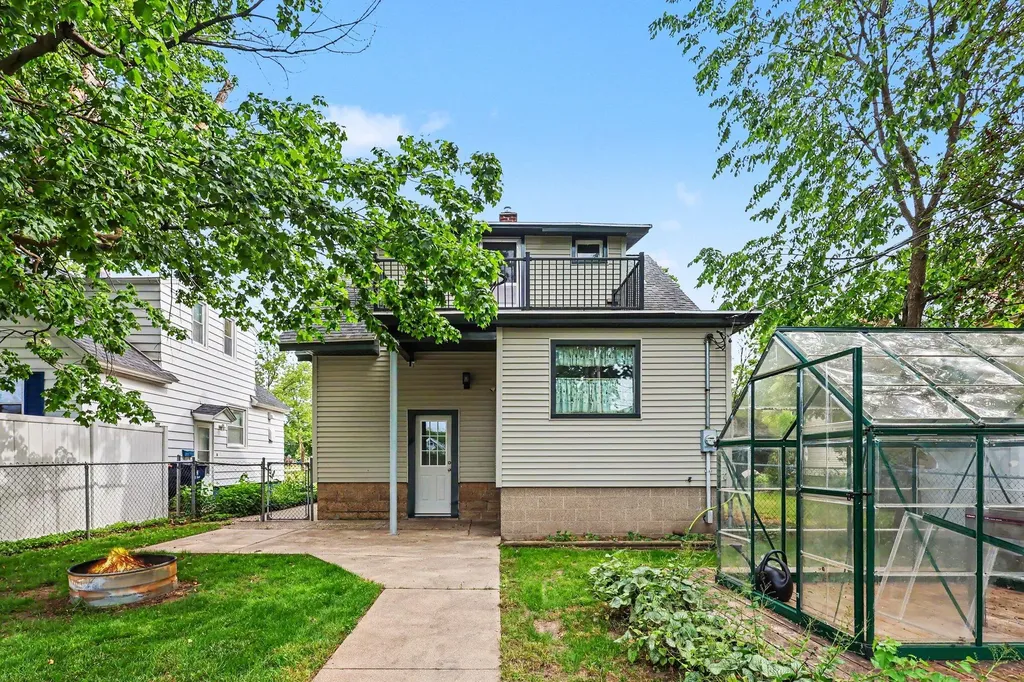 293 W 20th Street Holland City MI 49423