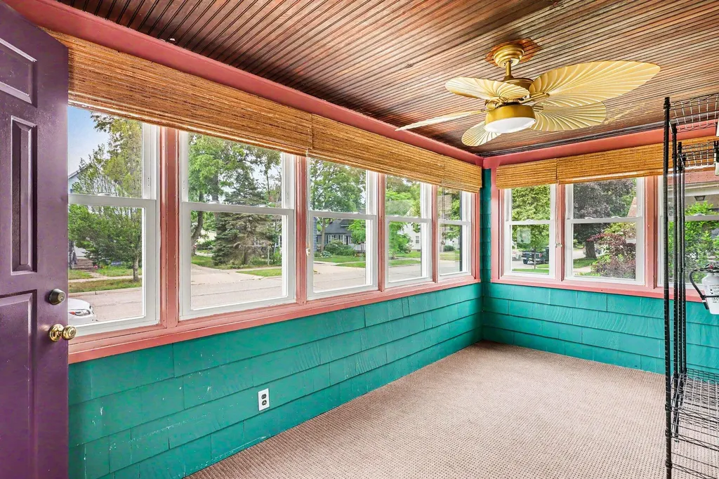 293 W 20th Street Holland City MI 49423