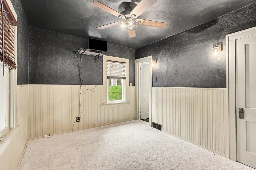 293 W 20th Street Holland City MI 49423