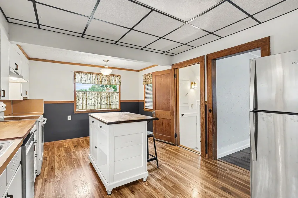 293 W 20th Street Holland City MI 49423