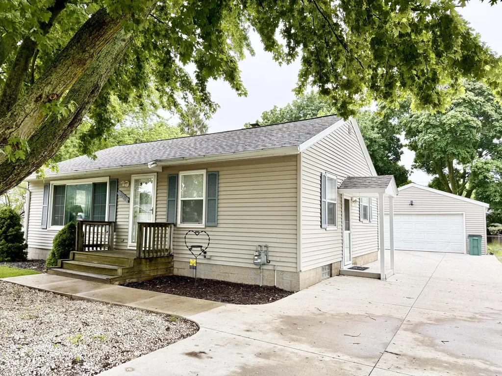 2038 Columbus Avenue Norton Shores City MI 49441