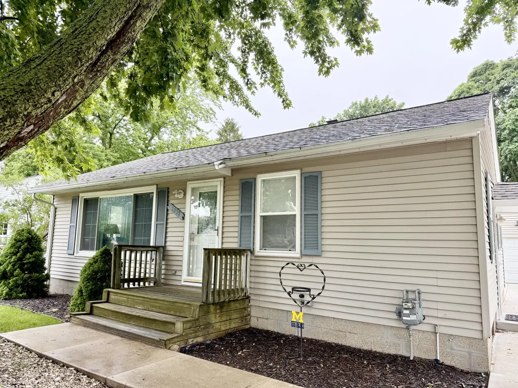 2038 Columbus Avenue Norton Shores City MI 49441