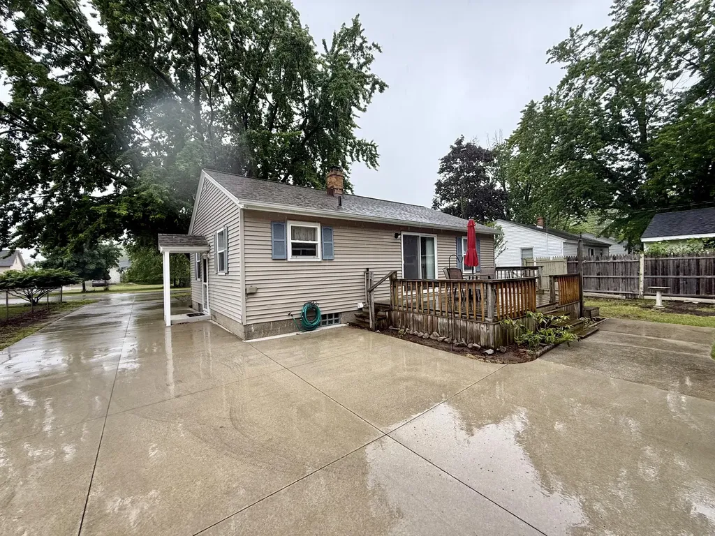 2038 Columbus Avenue Norton Shores City MI 49441