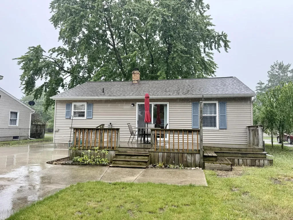 2038 Columbus Avenue Norton Shores City MI 49441