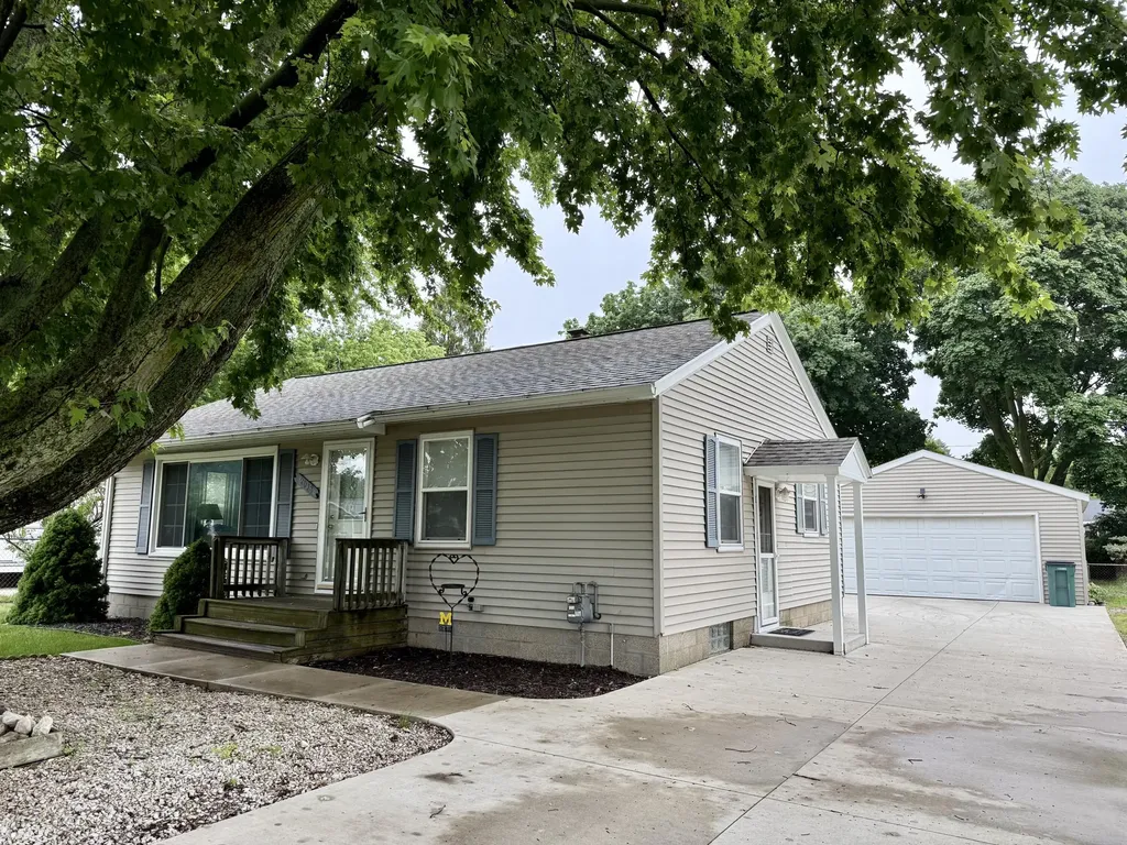 2038 Columbus Avenue Norton Shores City MI 49441
