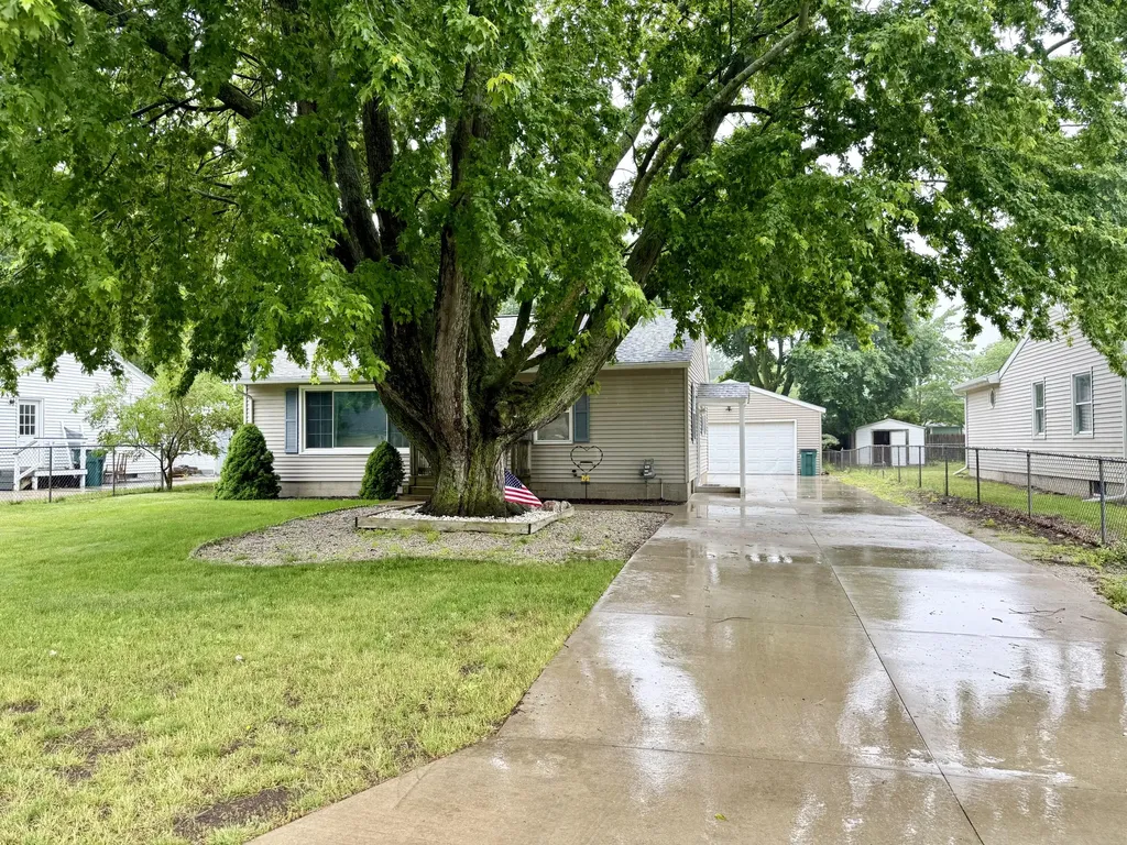 2038 Columbus Avenue Norton Shores City MI 49441