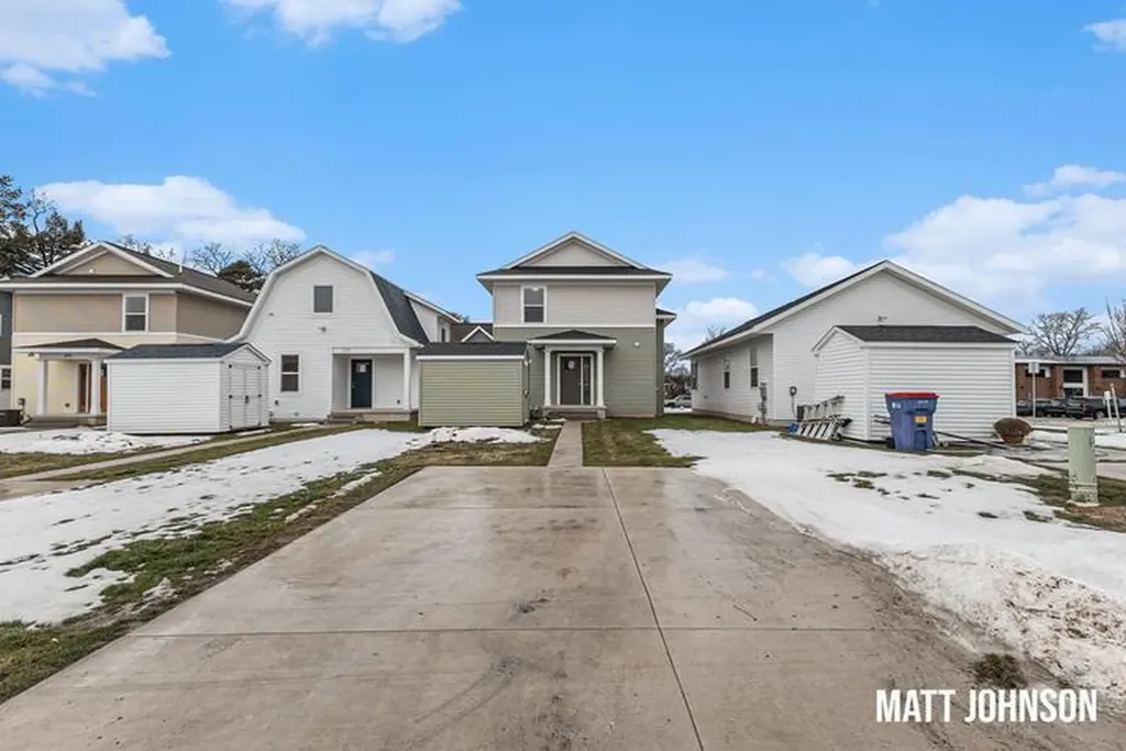 2105 Willard Avenue SE Grand Rapids City MI 49507