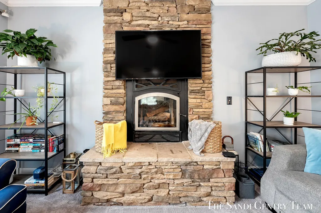 17 Boulder Drive Norton Shores City MI 49444