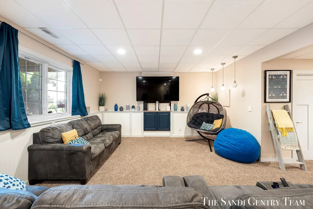 17 Boulder Drive Norton Shores City MI 49444