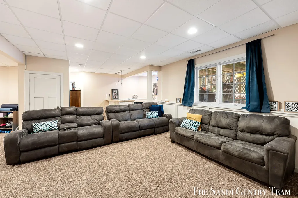 17 Boulder Drive Norton Shores City MI 49444