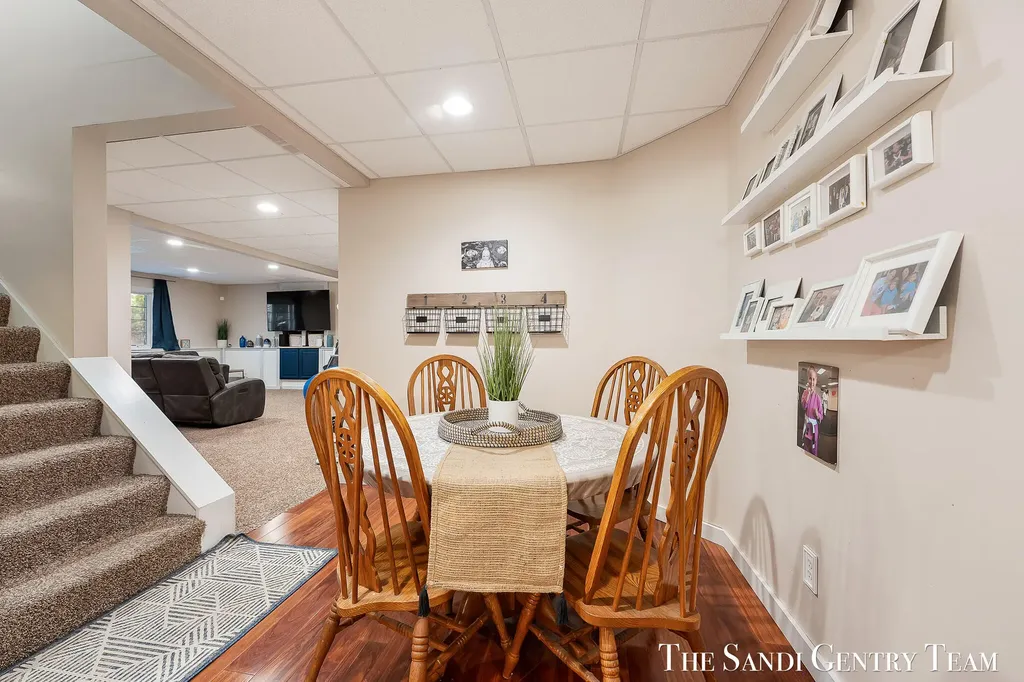 17 Boulder Drive Norton Shores City MI 49444