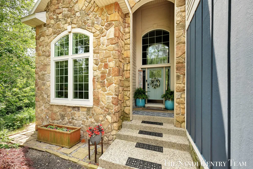 17 Boulder Drive Norton Shores City MI 49444