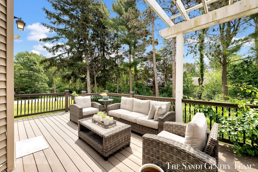 17 Boulder Drive Norton Shores City MI 49444