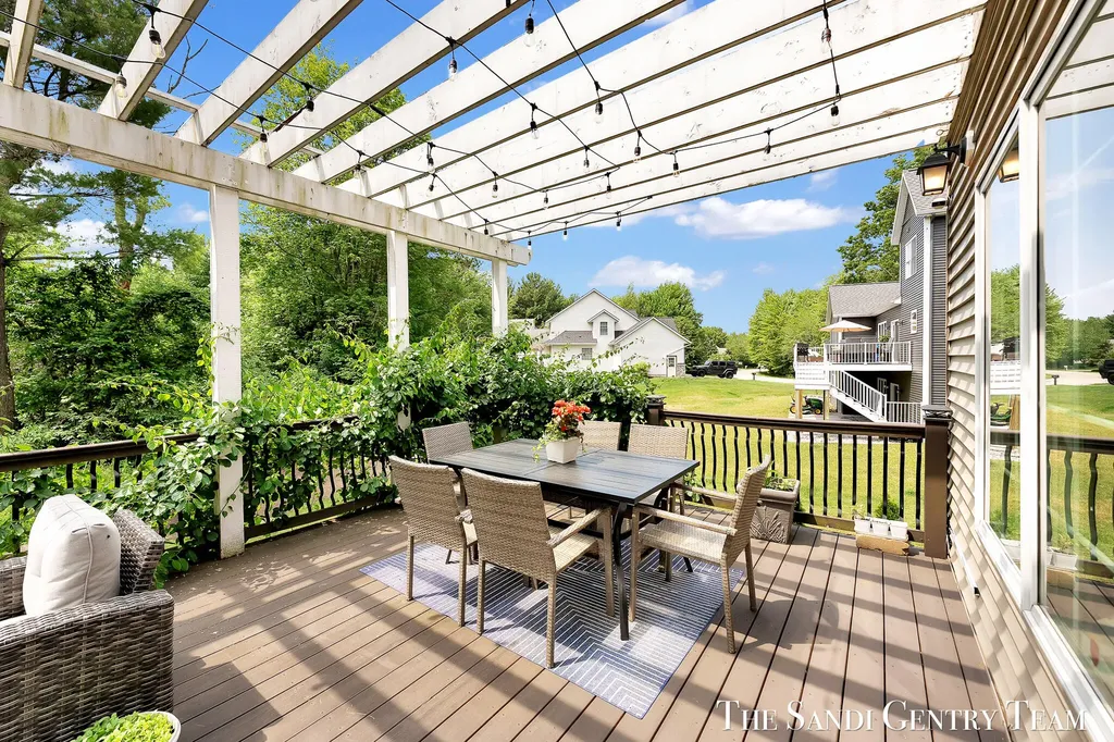 17 Boulder Drive Norton Shores City MI 49444