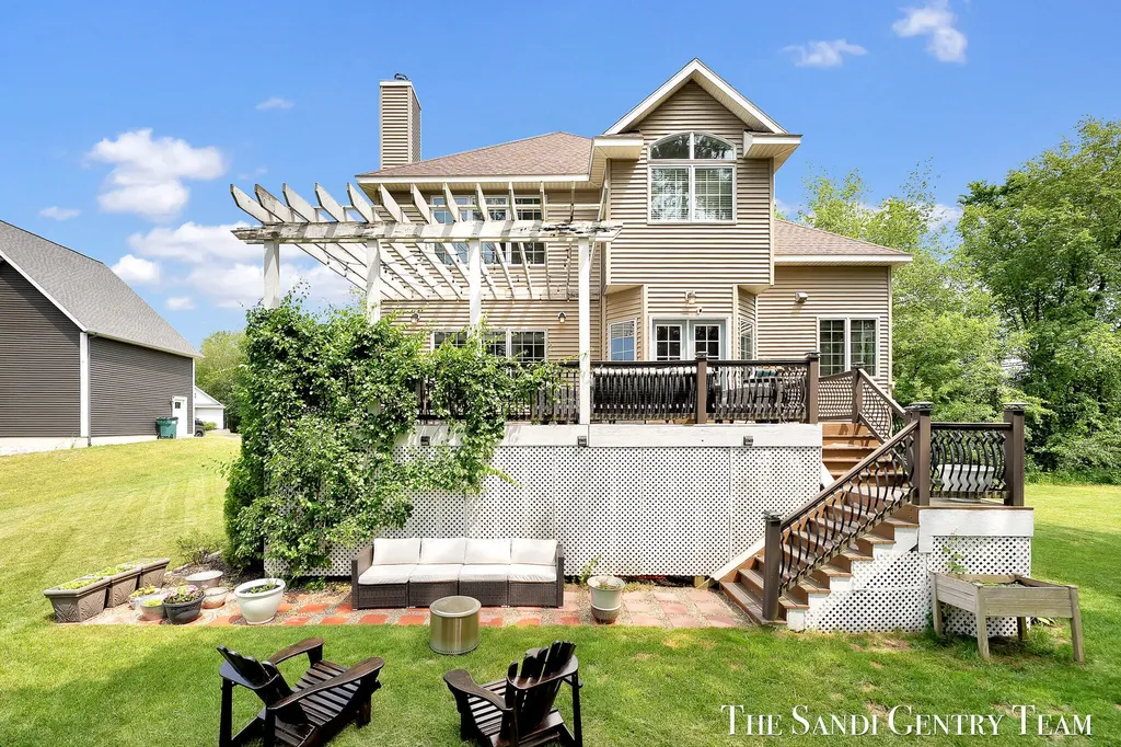 17 Boulder Drive Norton Shores City MI 49444