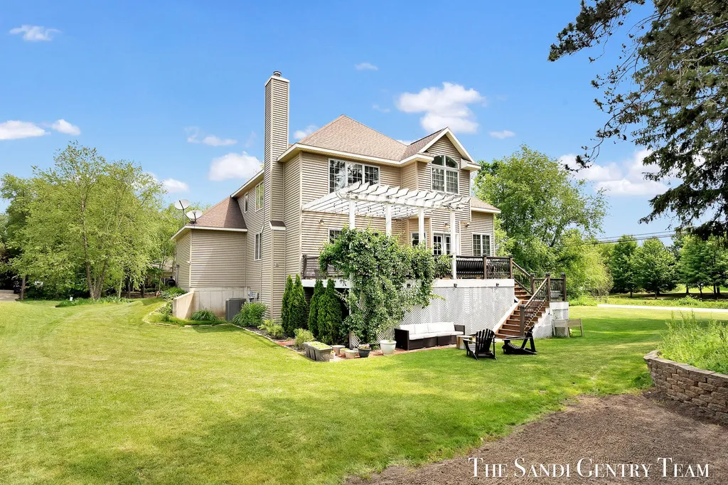17 Boulder Drive Norton Shores City MI 49444