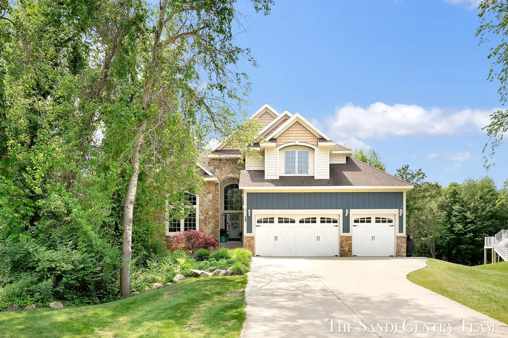 17 Boulder Drive Norton Shores City MI 49444