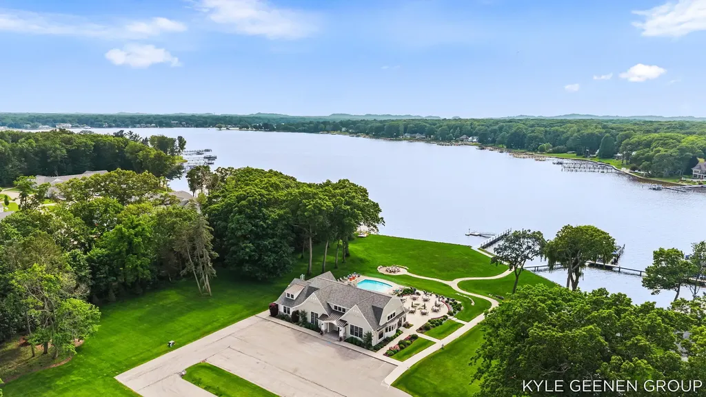 694 Bayshore Drive Park Township MI 49424