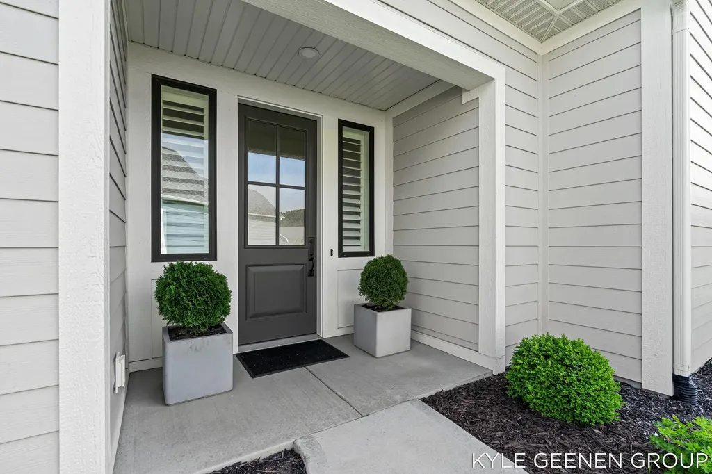 694 Bayshore Drive Park Township MI 49424