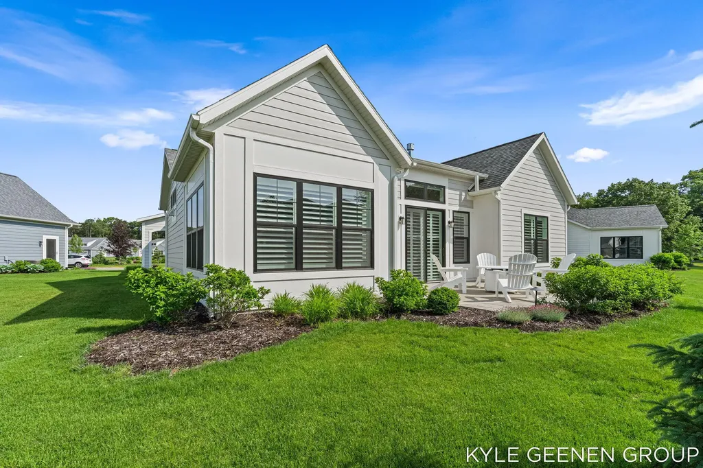 694 Bayshore Drive Park Township MI 49424
