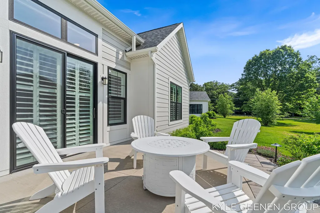 694 Bayshore Drive Park Township MI 49424