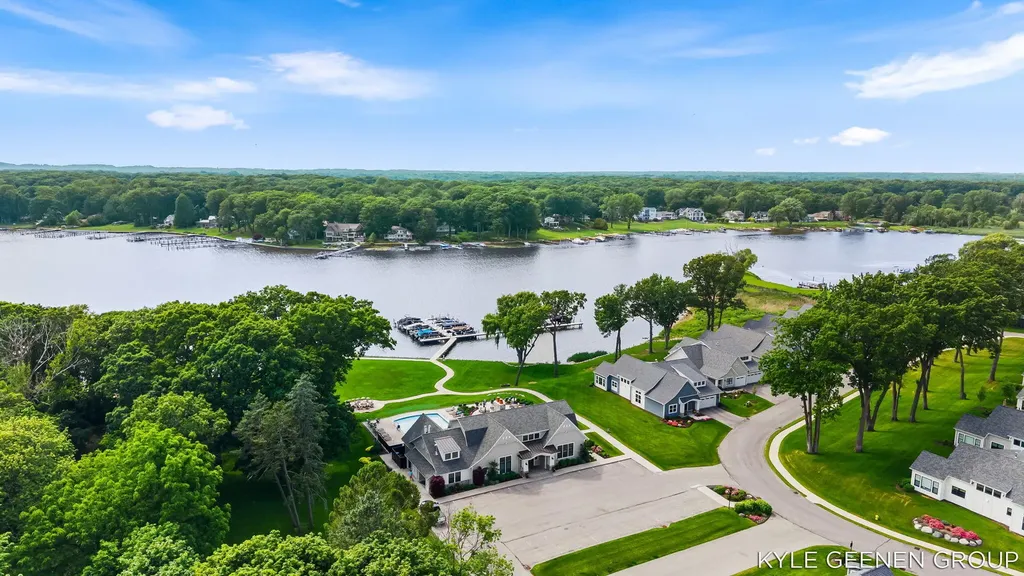 694 Bayshore Drive Park Township MI 49424